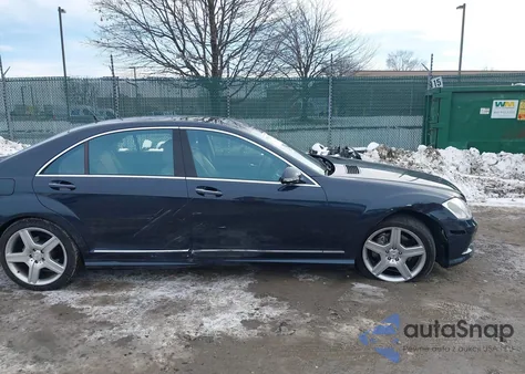 2007 Mercedes-Benz S 550 z USA, uszkodzony, nr VIN WDDNG71X67A075043